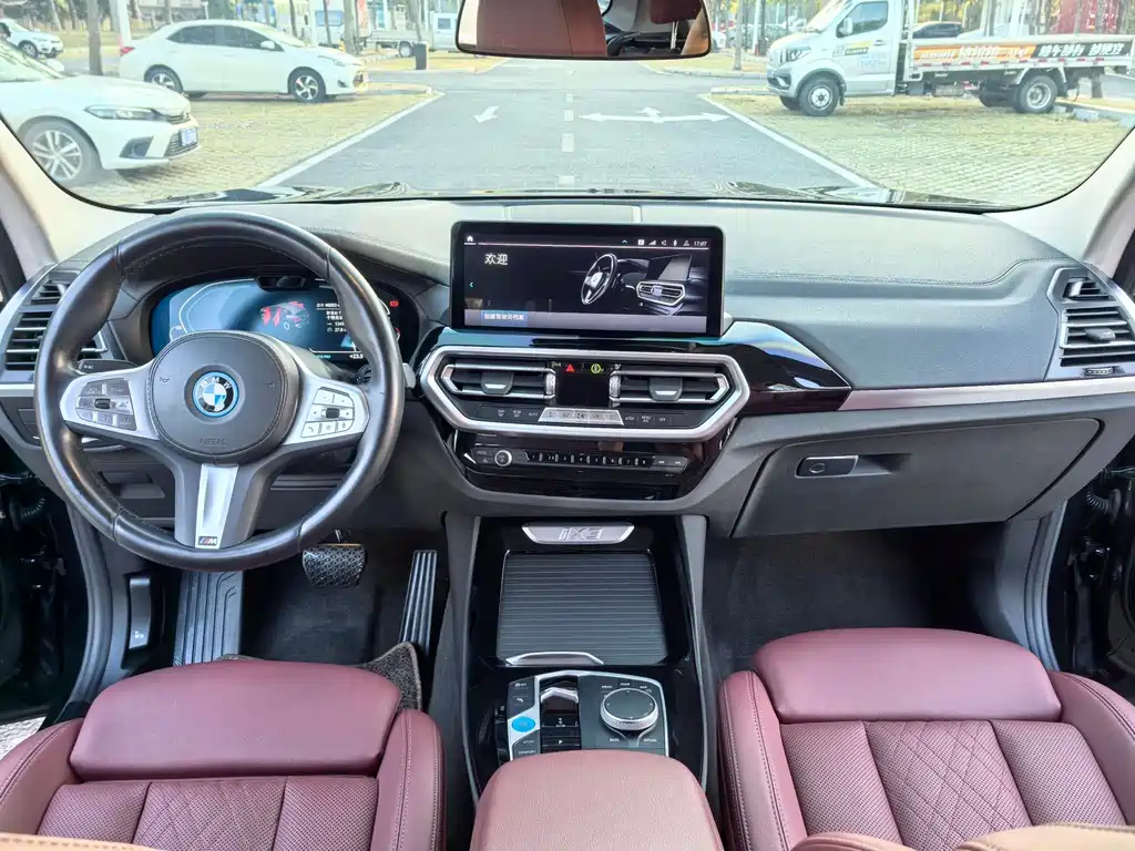 BMW iX3 2022 model facelift leading model