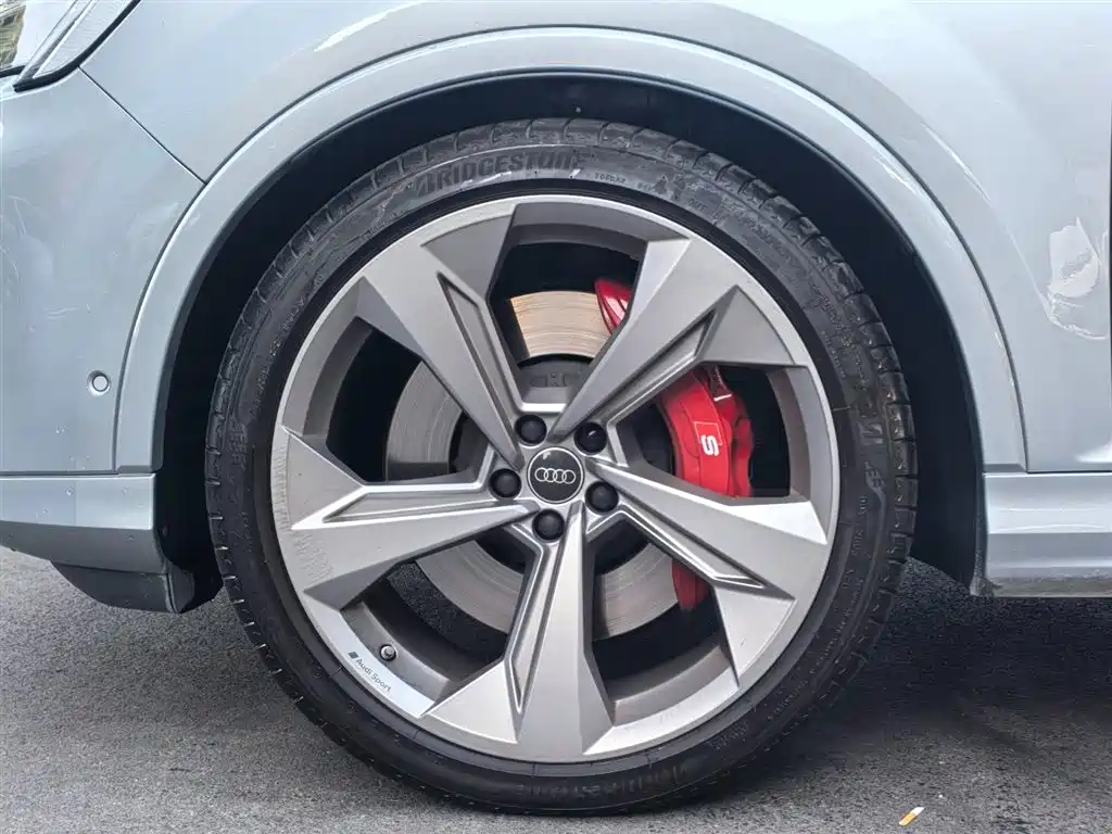 Audi SQ7 2024 model 4.0 TFSI