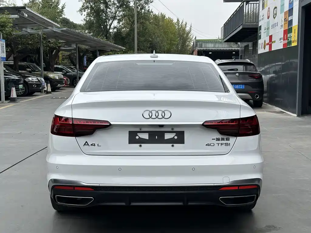 Audi A4L 2022 model 40 TFSI fashion dynamic type