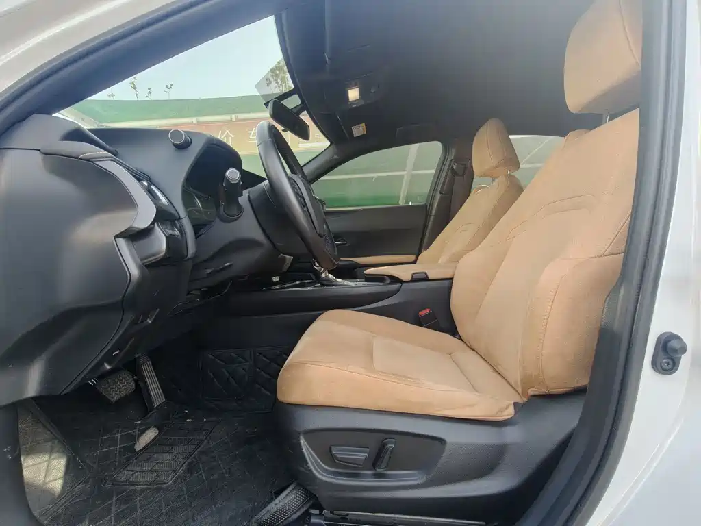 Lexus UX 2024 300h Upgraded Version