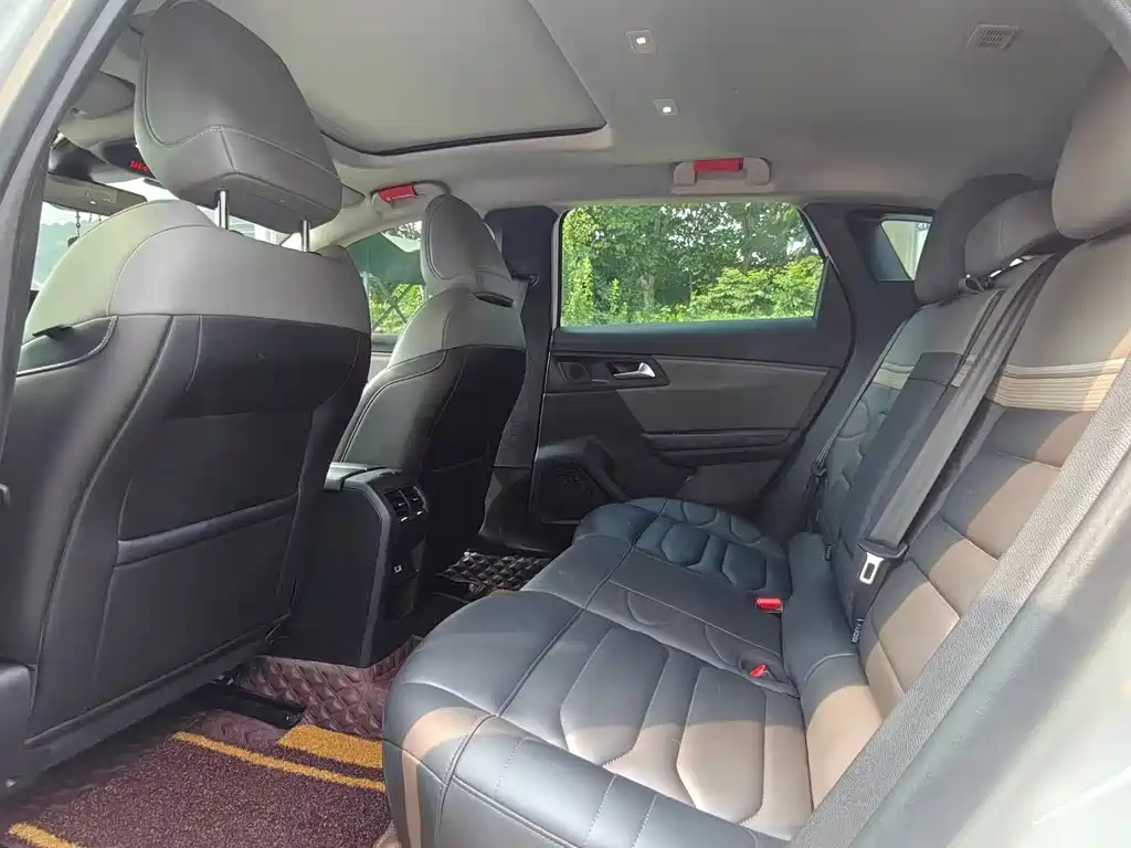 Versailles C5 X 2022 model 1.6T is extraordinary, the Year of the Tiger is the opening red version