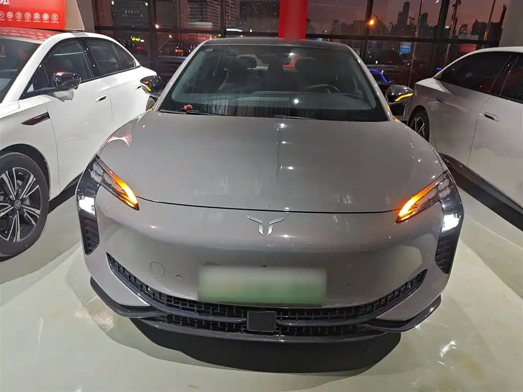 Hongqi EH7 2024 model 820 Pro