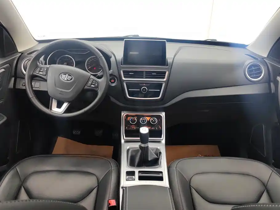 Pentium X40 2019 1.6L manual luxury Country V