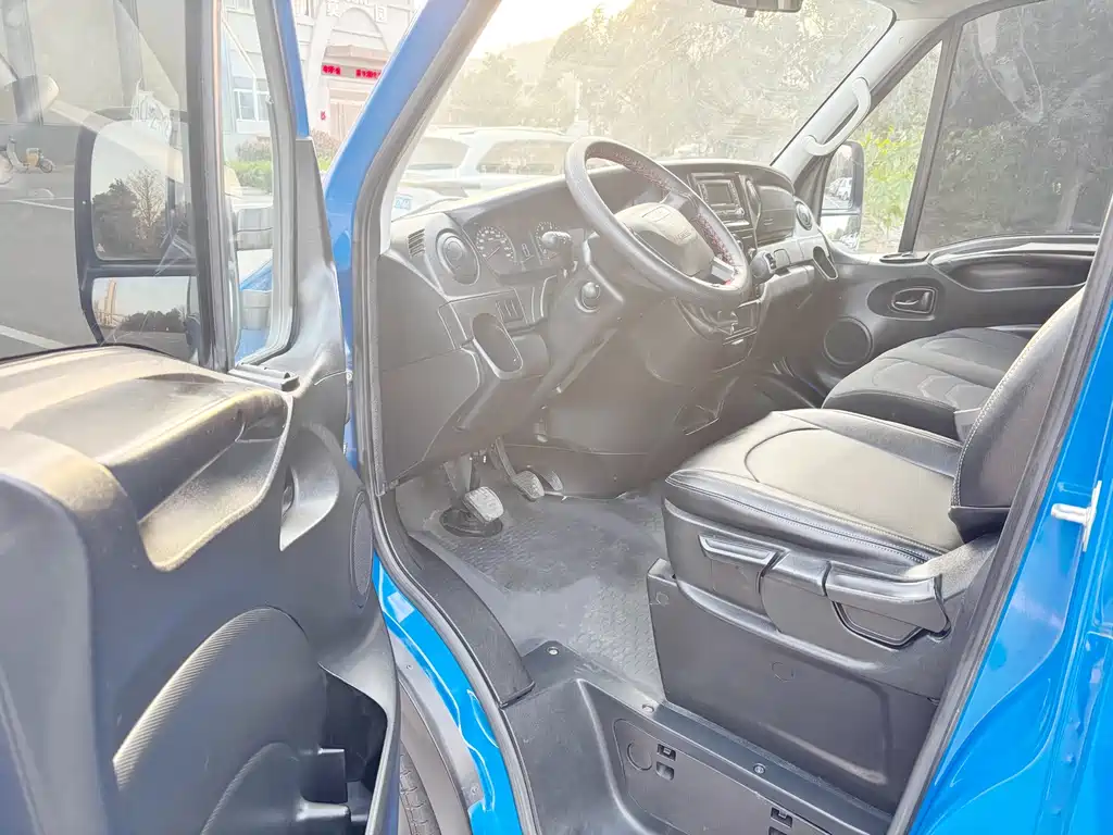 Iveco Ousheng 2021 2.0T manual Shangrui short axis high top manual door F1A