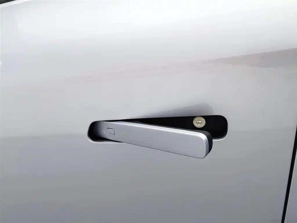 Dark blue G318 2024 four-wheel drive air suspension version