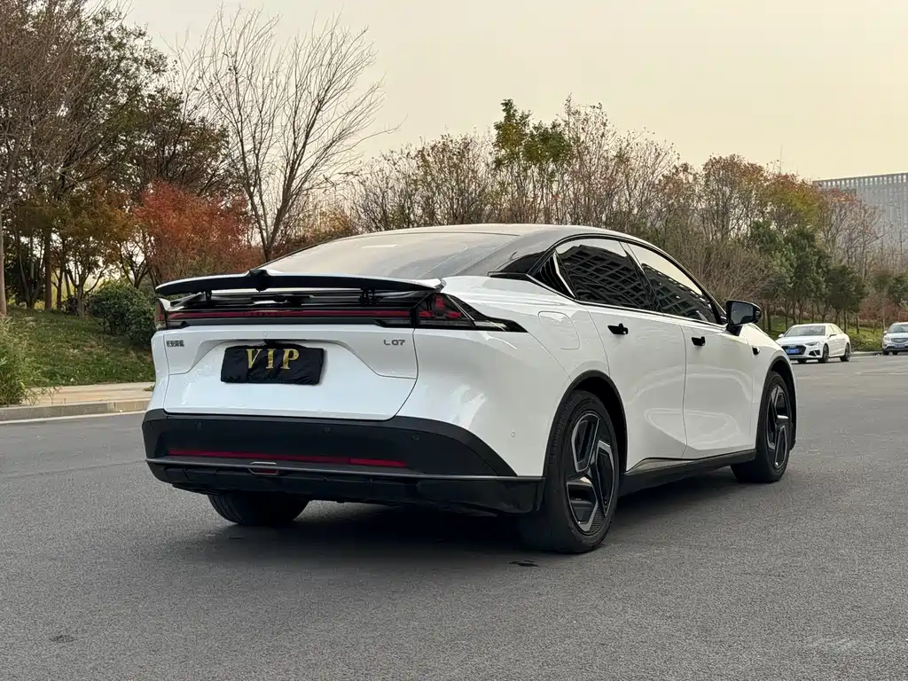 Dark blue L07 2024 530Max pure electric version