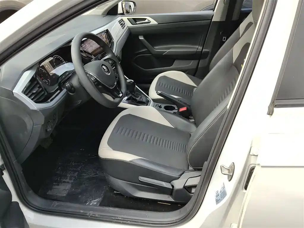 Polo 2021 Plus 1.5L automatic colorful Technology Version