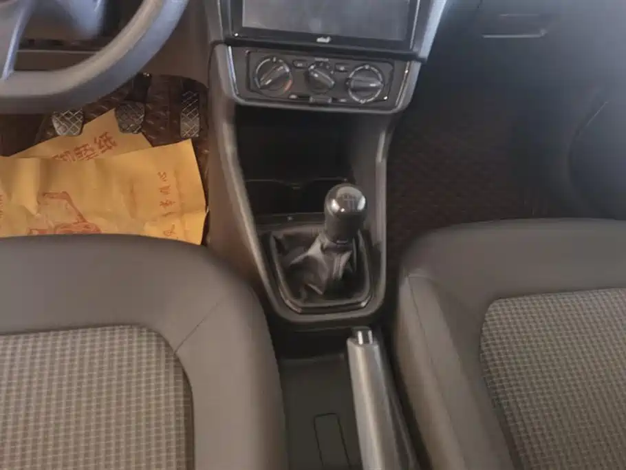 Santana 2019 1.5L manual Fashion version National V