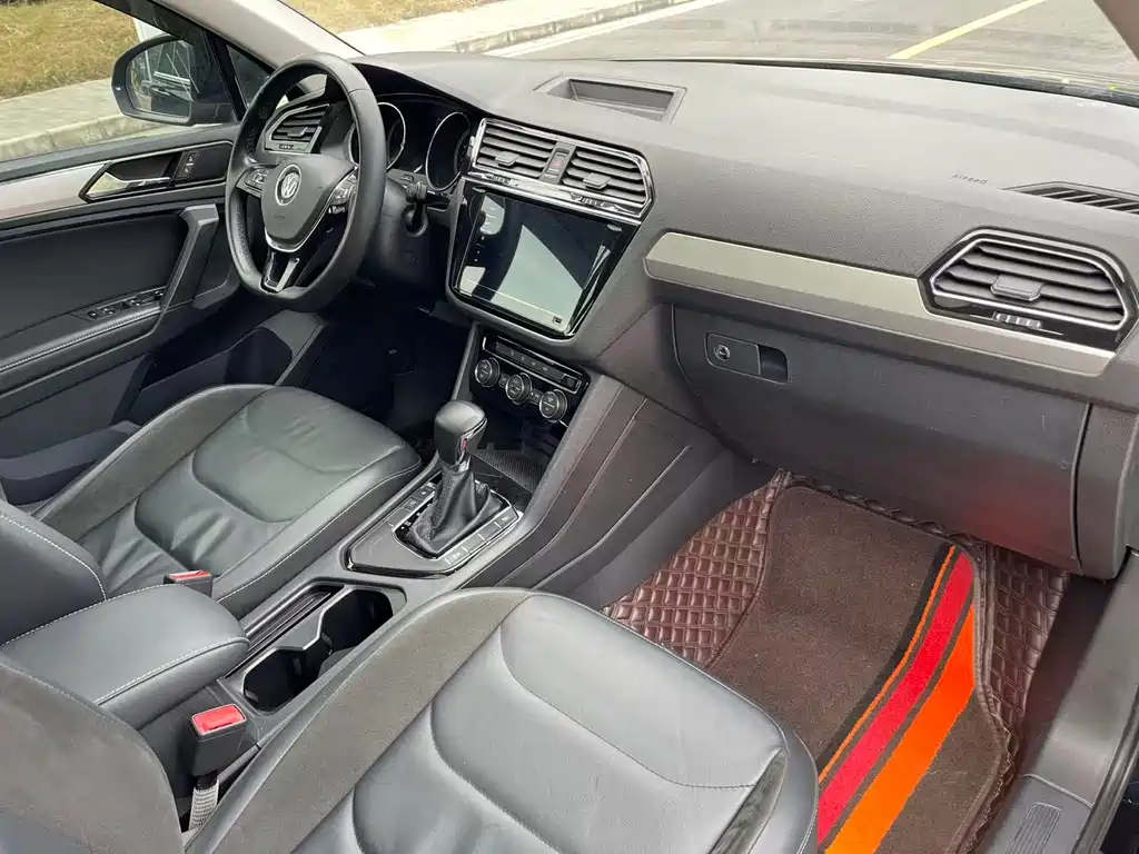 Tiguan L 2019 330TSI automatic two-wheel drive panoramic comfort version Country VI