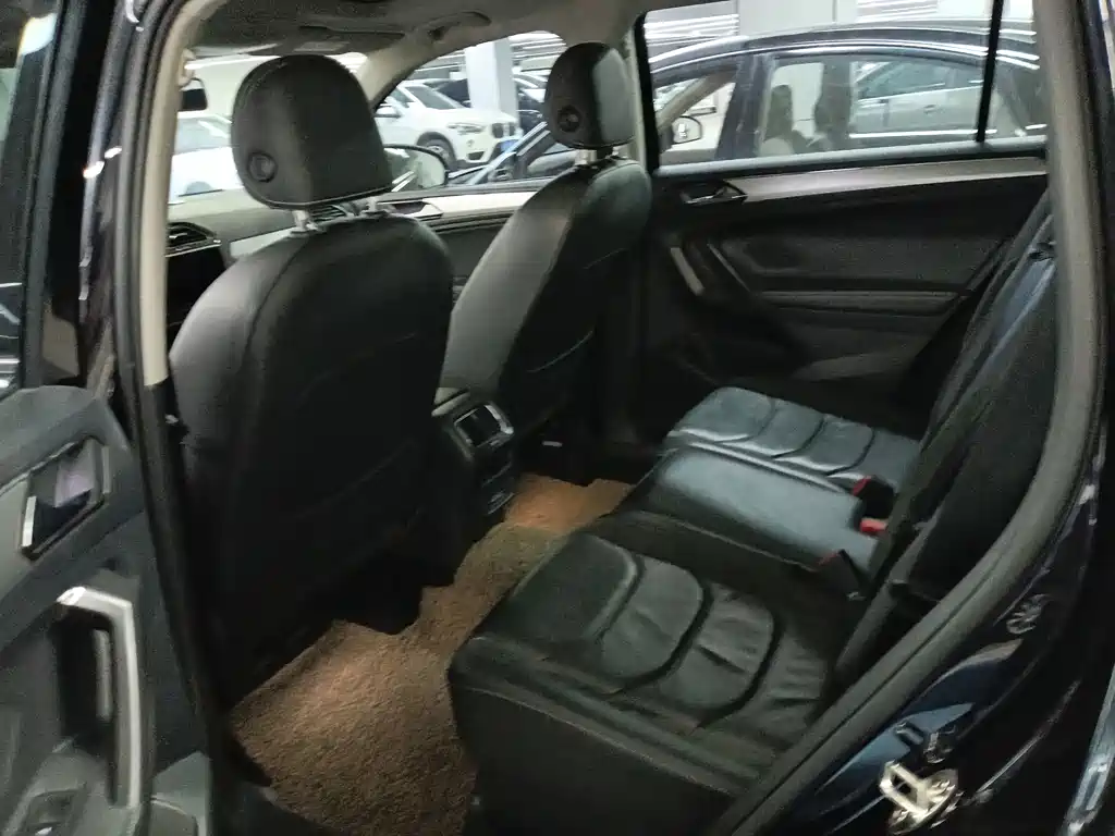 Tiguan L 2019 330TSI automatic two-wheel drive panoramic comfort version Country VI