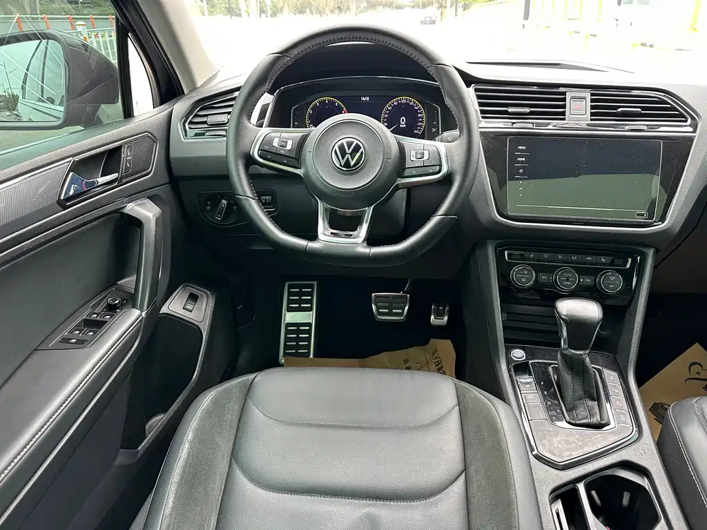 Tiguan L 2021 330TSI automatic two-wheel drive R-Line Premium edition