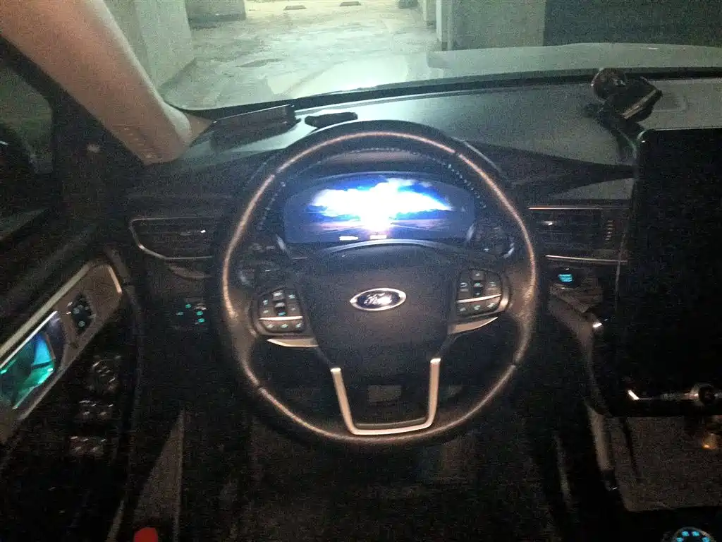 Explorer 2020 EcoBoost 285 four-wheel drive titanium version 7 seats