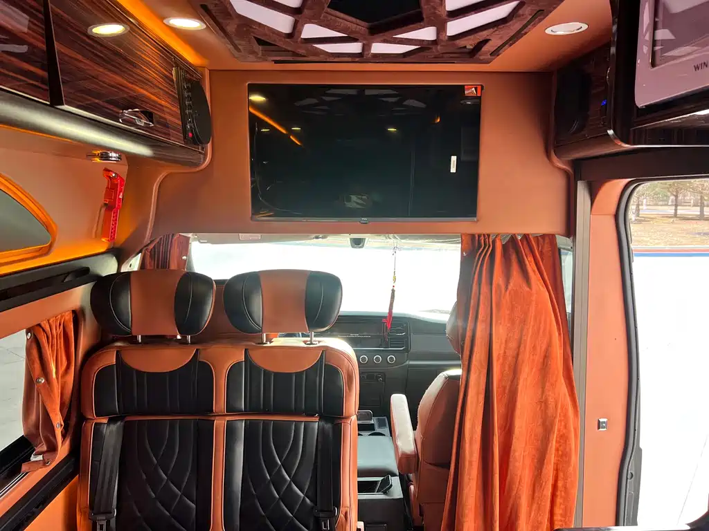 The new generation of Quanshun 2021 2.2T (inclusive) automatic van Pro with extended axle and rear tires, 3-seater high-top country VI