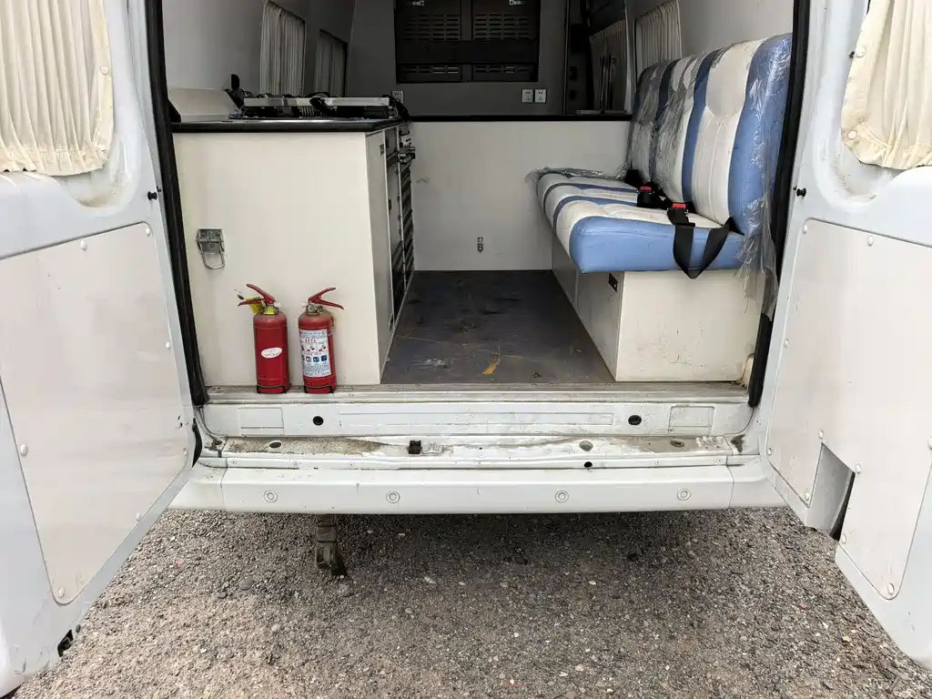 The new generation of Quanshun 2021 2.2T manual ordinary passenger car Pro5.9m long axle rear double tire 15-seater mid-top country VI