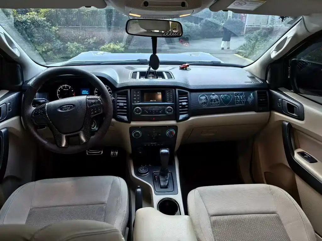 Roadshaker 2019 2.0T gasoline automatic four-wheel drive Deluxe Edition 7-seater