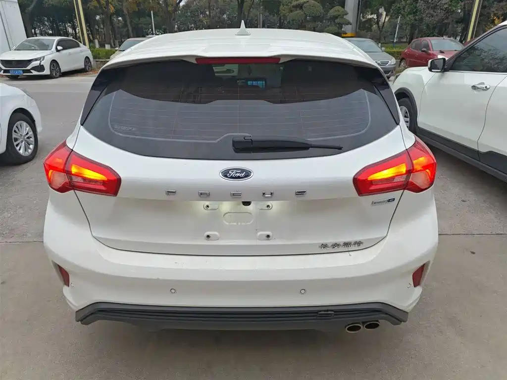 Fox 2021 hatchback EcoBoost 180 automatic front tide type