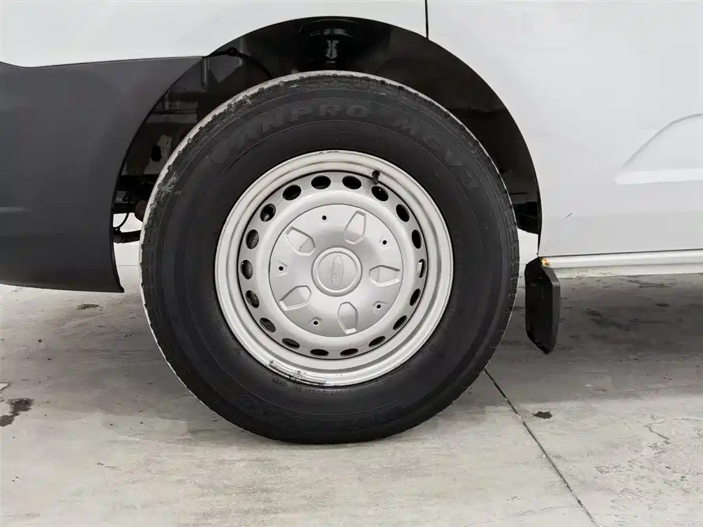 Quanshun 2019 2.0T diesel multi-function commercial vehicle short-axle mid-top 6-seater national VI