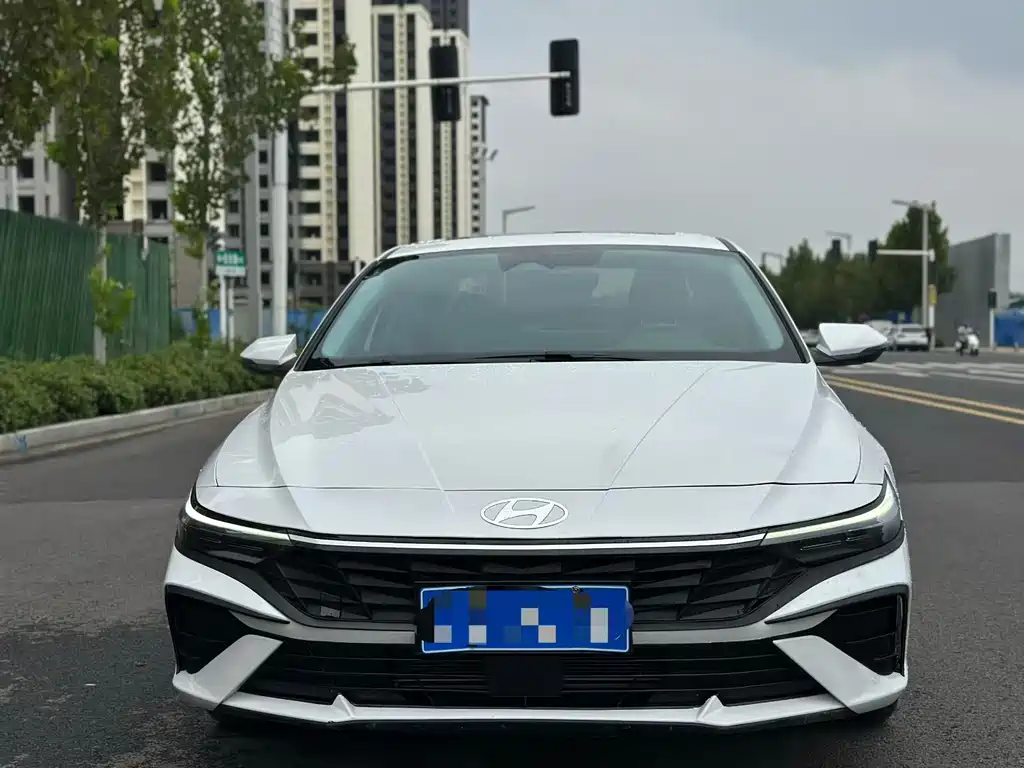 Elantra 2023 1.5L CVT LUX Premium Edition