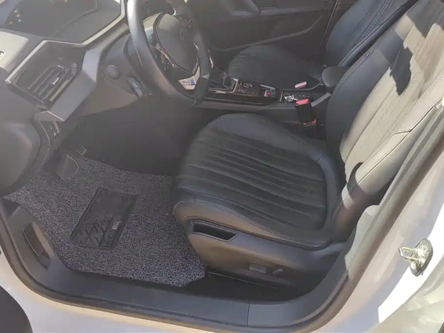 Peugeot 408 2022 1.6T chasing version