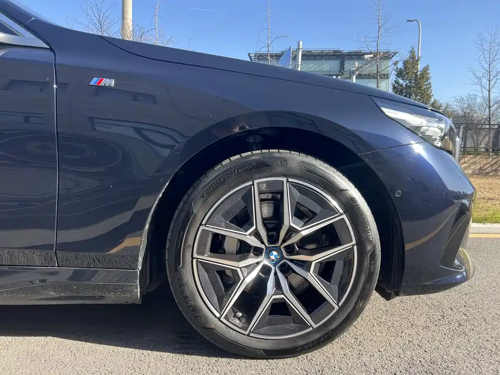 BMW i5 2024 eDrive 35L Exclusive M Sports Suit