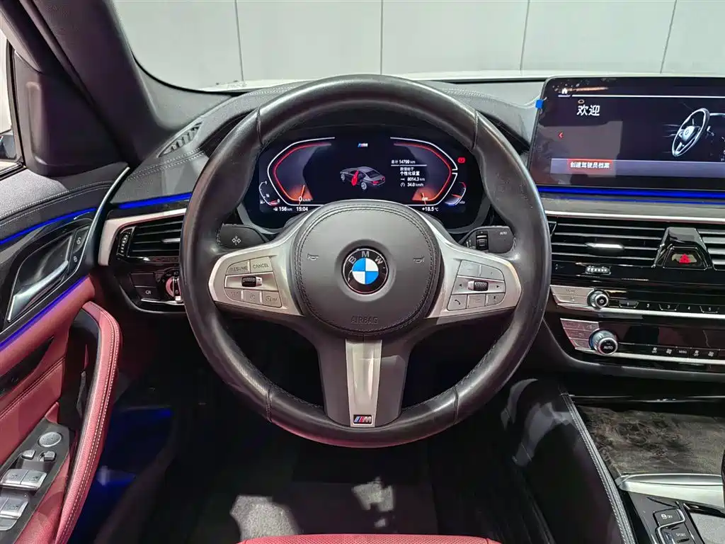 BMW 5 Series 2022 525Li M sports suit