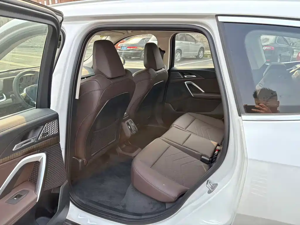 BMW iX1 2023 xDrive30L X design set