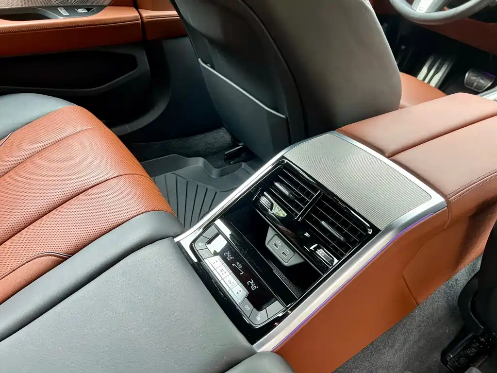 BMW 8 Series 2019 840i xDrive four-door coupe M sports suit