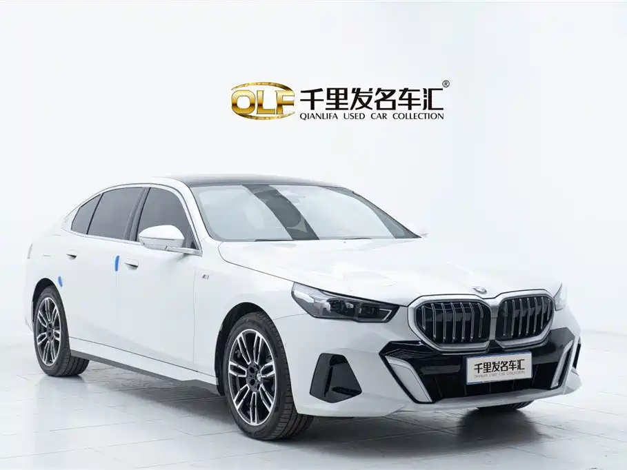 BMW 5 Series 2024 530Li leading M sports suit