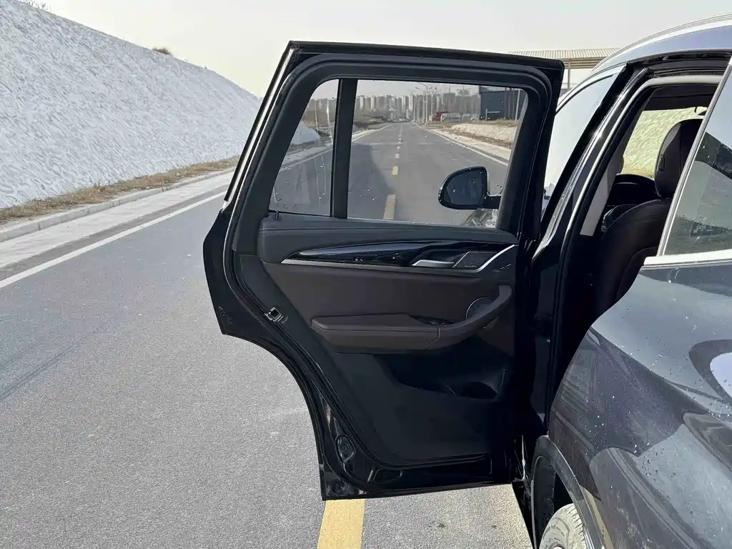 BMW X3 2022 facelift xDrive25i M sports suit