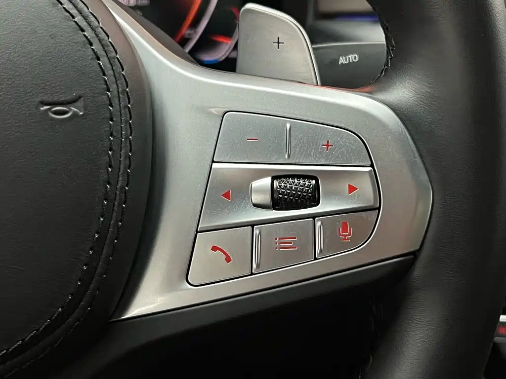 BMW 5 Series 2023 facelift 530Li leading M sports suit