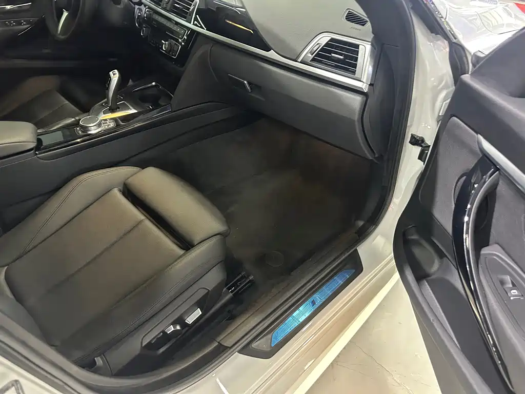 BMW 3 Series GT 2019 320i M sports suit