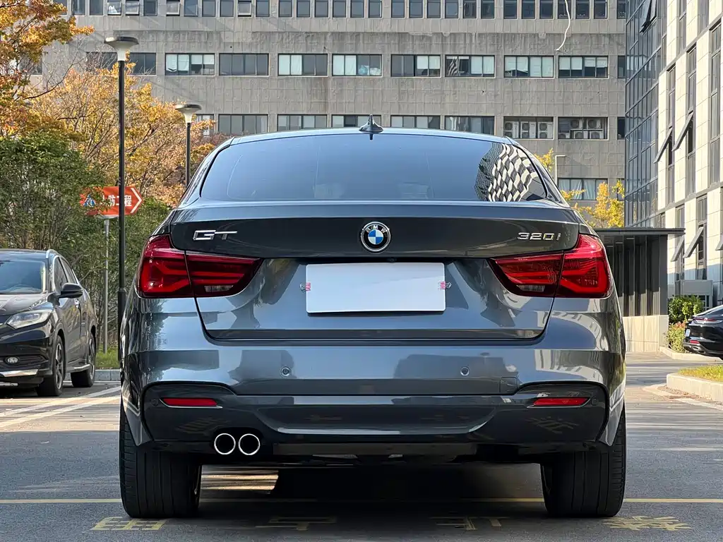 BMW 3 Series GT 2019 320i M sports suit