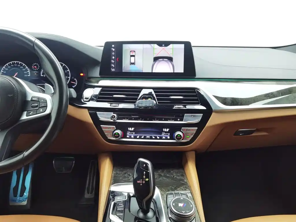 BMW 6 Series GT 2019 630i M sports suit