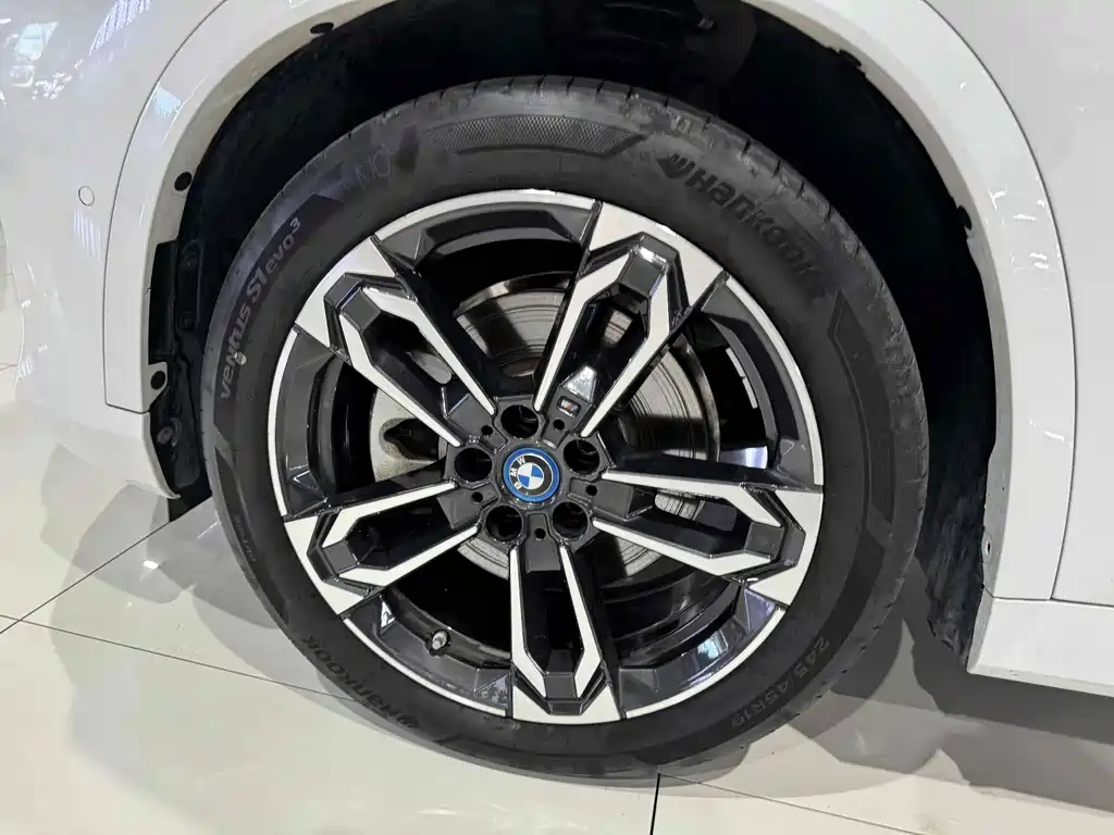 BMW iX1 2023 xDrive30L X design set