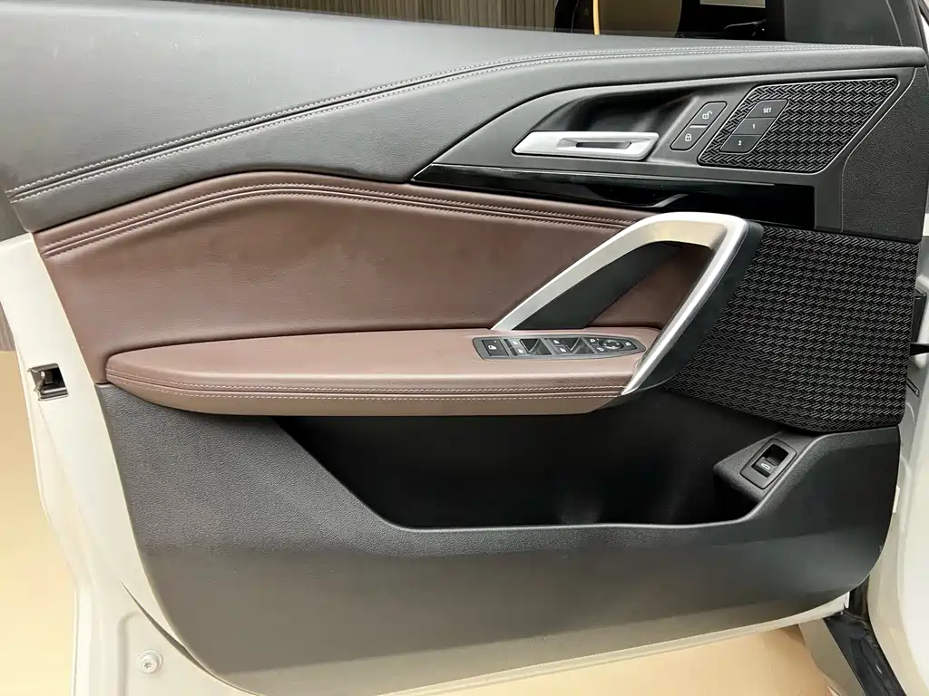 BMW iX1 2023 eDrive25L X design set