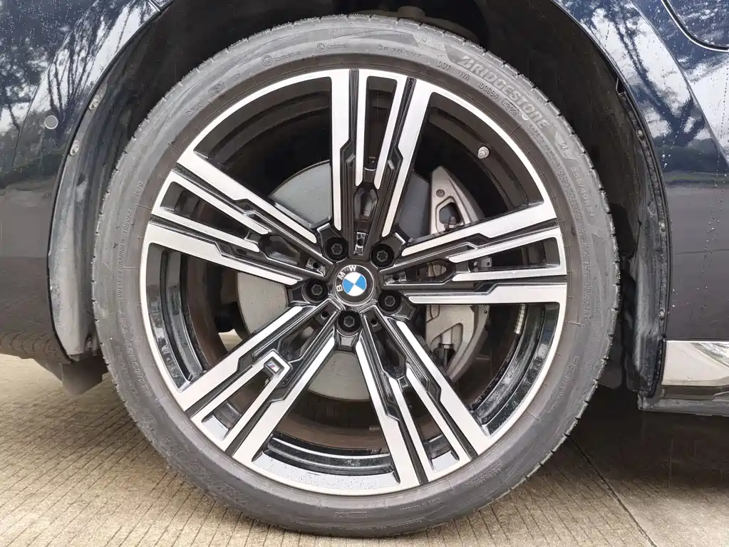 BMW i7 2023 eDrive50L Exclusive M Sports Suit