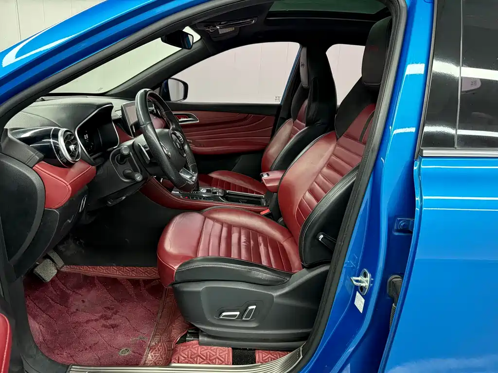 MG HS 2019 30T automatic two-wheel drive Trophy super fuel version Country VI