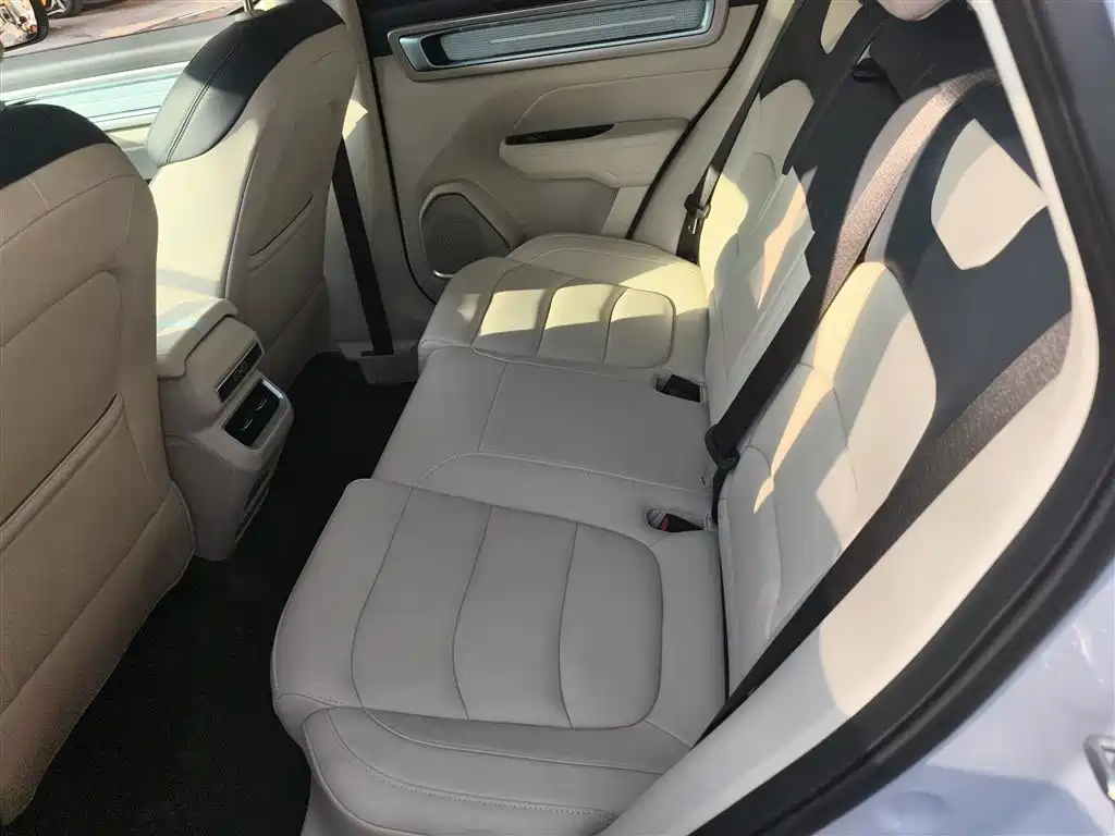 Geely ICON 2023 model 1.5TD protagonist