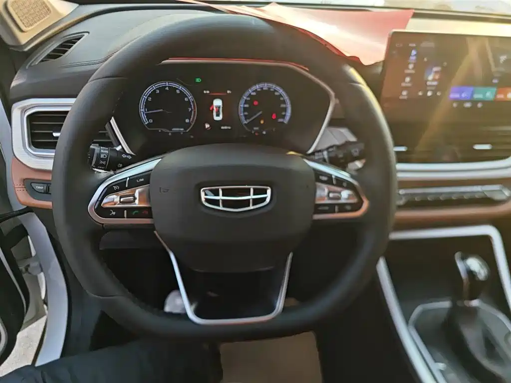 Vision X6 2020 1.4T CVT Premium Type