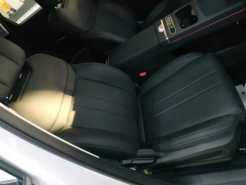 Explore 06 C-DM 2024 luxury models