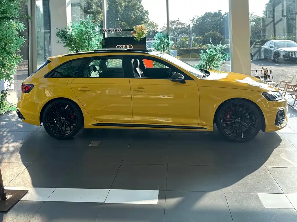 Audi RS 4 2023 RS4 Avant Black Yao Edition
