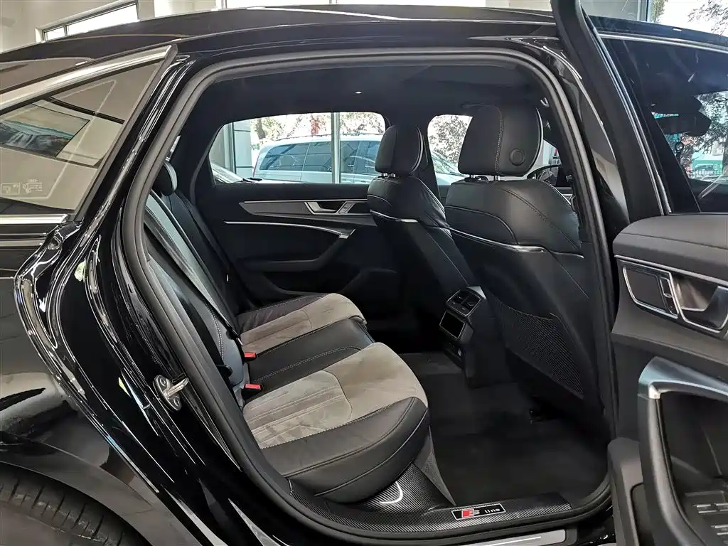 Audi A6L New Energy 2022 model 55 TFSI e quattro