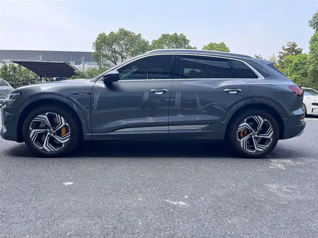 Audi e-tron 2021 model 50 quattro premium selection