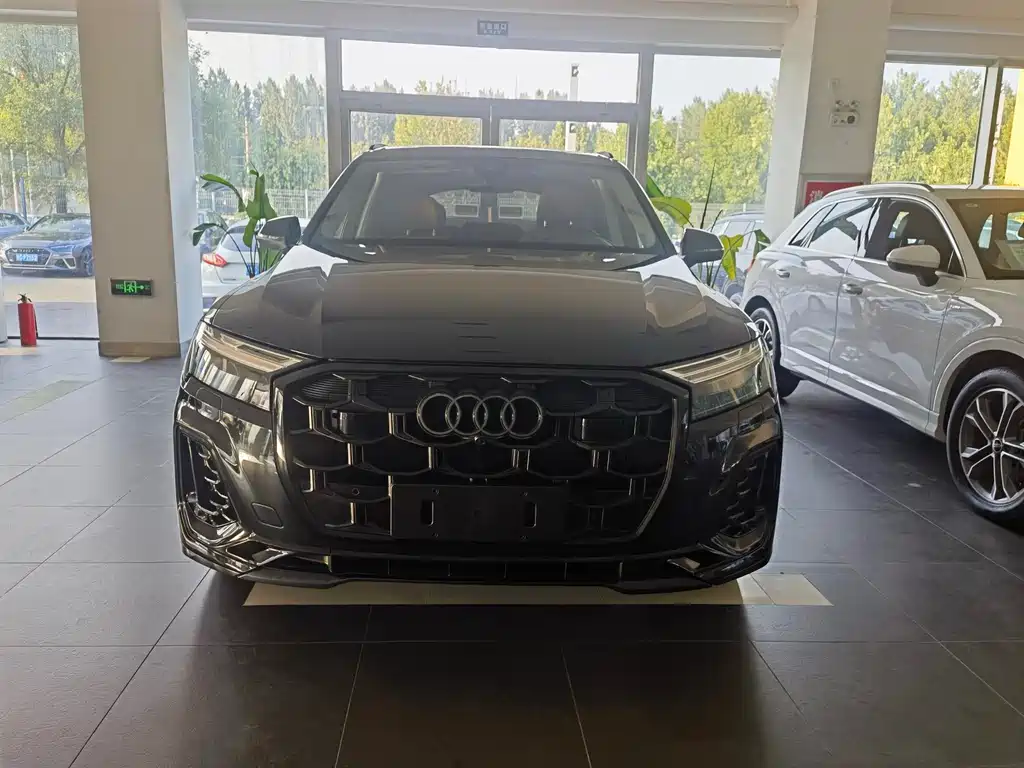 Audi Q7 2025 model 55 TFSI quattro S line Black Samurai type