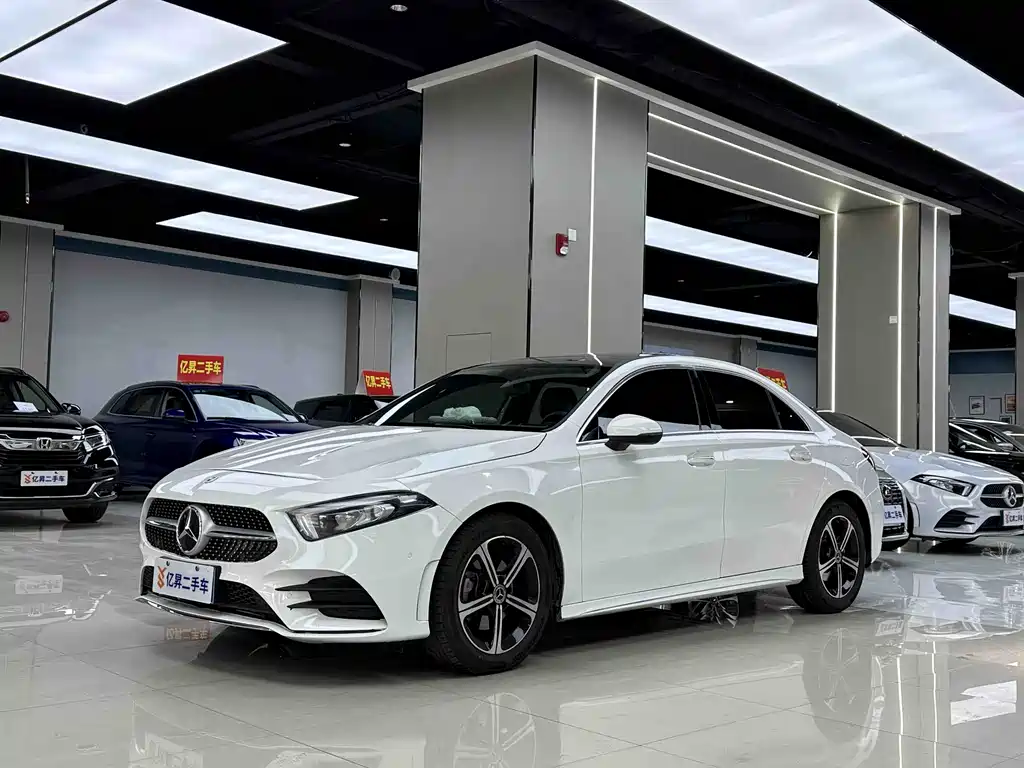 Mercedes-Benz A-class 2022 facelift two A 200 L sports sedan fashion type