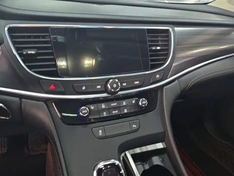 Lacrosse 2022 Model 552T Luxury