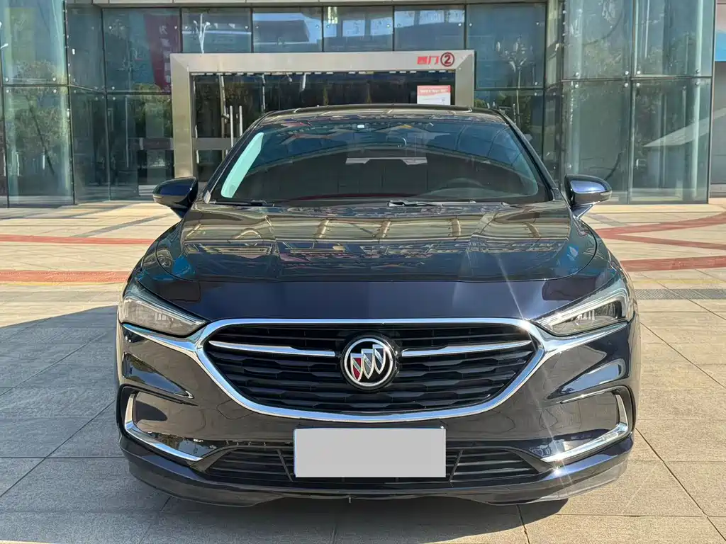 Lacrosse 2019 28T Luxury