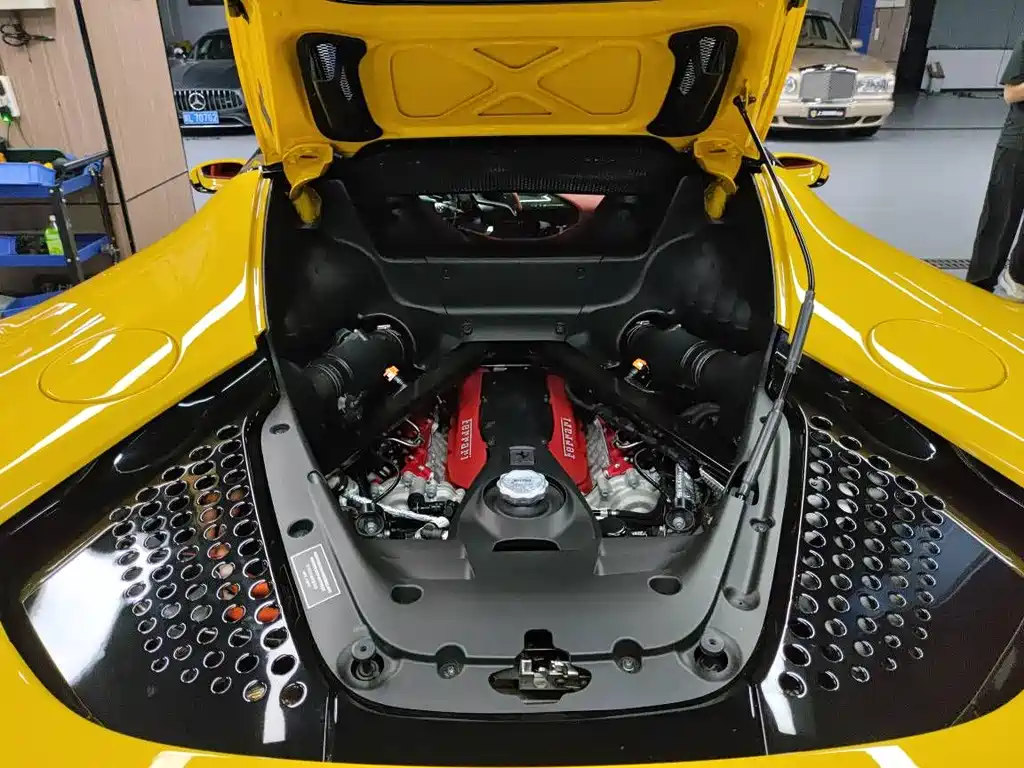 SF90 2020 model 3.9 T V8 Stradale