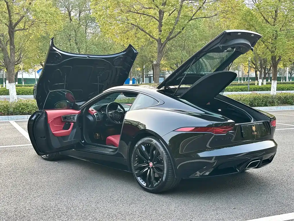 Jaguar F-TYPE 2023 P300 hardtop version R-DYNAMIC BLACK