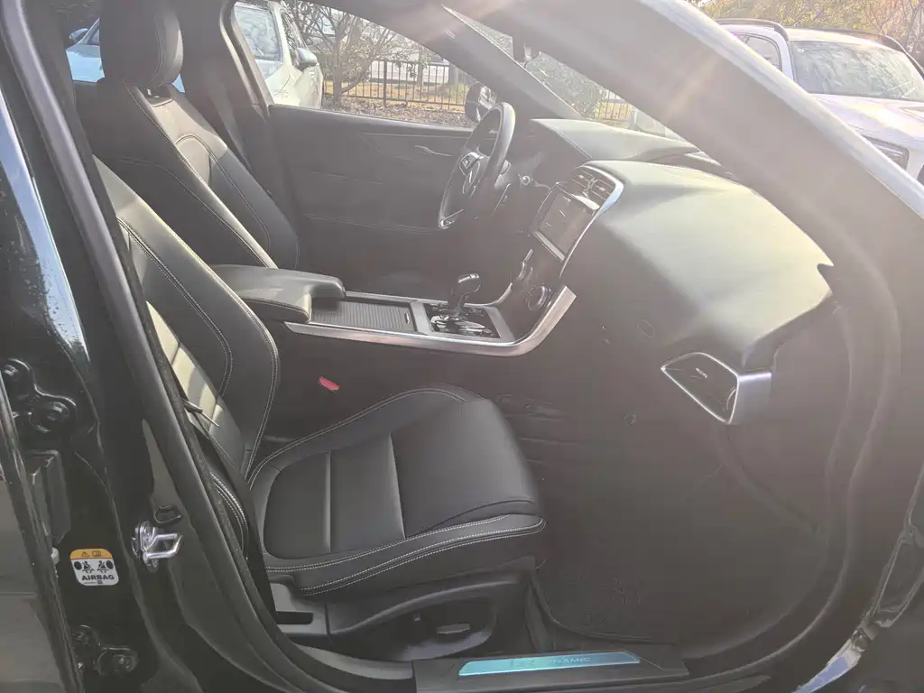 Jaguar XEL 2022 2.0 T 200PS R-DYNAMIC Youth Sports Edition